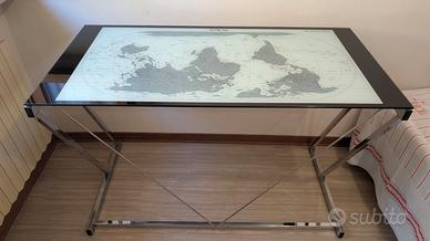 Scrittoio in vetro con planisfero