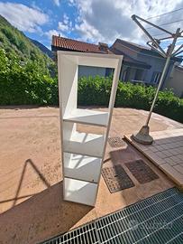 Scaffale bianco