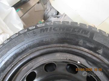 Treno di gomme montate su cerchioni