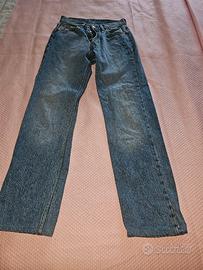 jeans con bottoni davanti