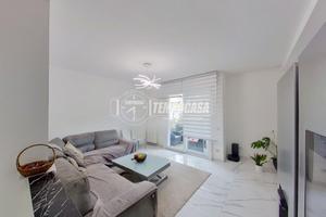 Quadrilocale ristrutturato con doppi servizi, box