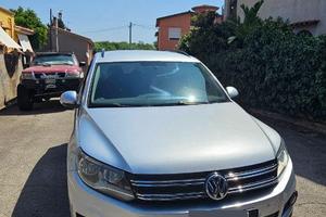 VOLKSWAGEN - Tiguan 2012
