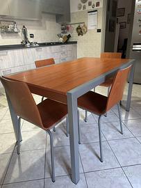 Tavolo da cucina + 4 sedie