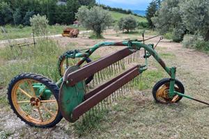 Ranghinatore a pettine trainato