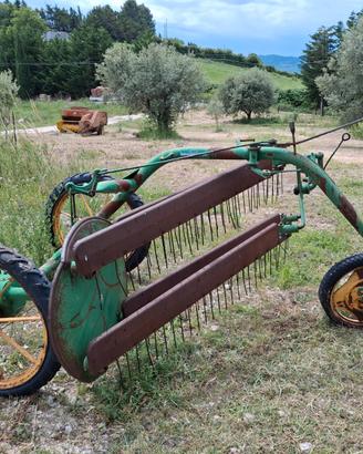 Ranghinatore a pettine trainato