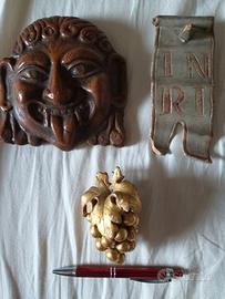 Tre Elementi Decorativi Antichi