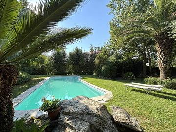 Villa di 260 m² con più di 5 locali e box auto dop