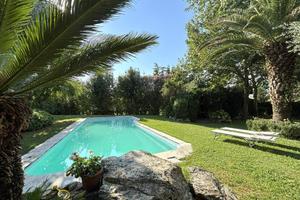 Villa di 260 m² con più di 5 locali e box auto dop