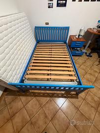 Letto una piazza e mezzo blu in legno con doghe