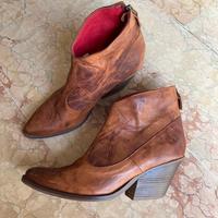 Stivali western in pelle con interno rosso