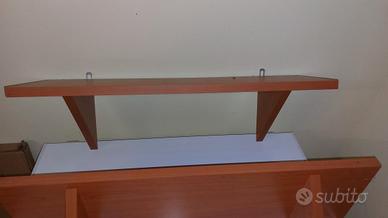 Scaffali in legno da parete