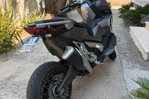 X-adv 750
