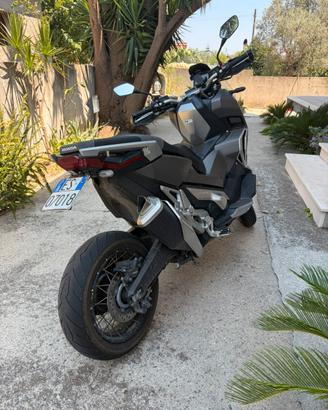 X-adv 750
