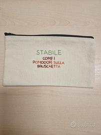 Pochette con scritta