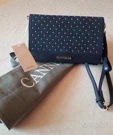 Borsa /pochette a tracolla blu con applicazioni