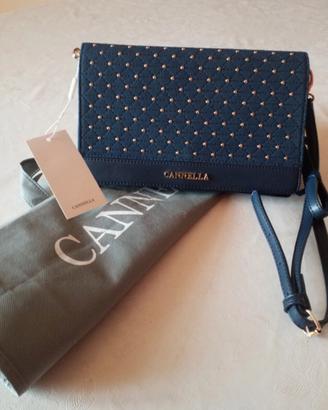 Borsa /pochette a tracolla blu con applicazioni