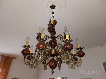 Lampadario funzionante in legno e metallo