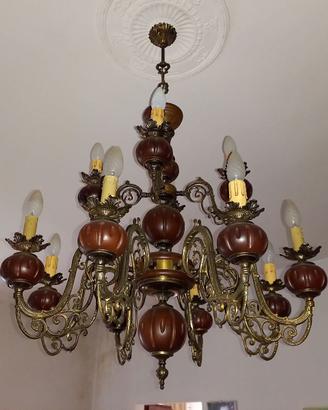 Lampadario funzionante in legno e metallo