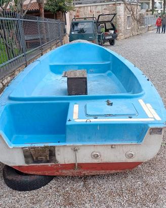 Barca a motore in vetroresina veliplano con motore