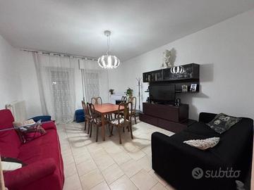 Appartamento di 106 m² con più di 5 locali e box a