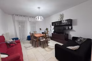 Appartamento di 106 m² con più di 5 locali e box a
