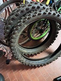 Gomme moto