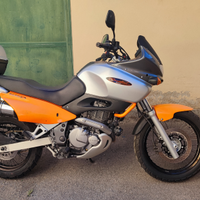 Suzuki XF 650 Freewind