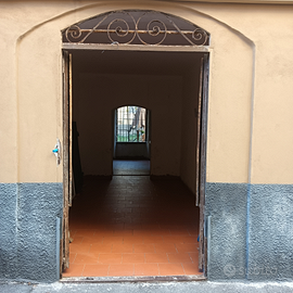 Magazzino via vado facilmente trasformabile in box