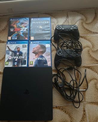 Playstation 4 più giochi e joystick