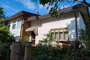 Terreno edificabile con villa da ristrutturare