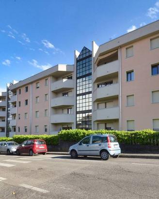 Appartamento di 102 m² con 3 locali e box auto a L