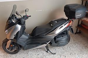 Moto scooter Yamaha X-Max 400