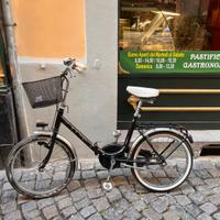 Bicicletta con cestino