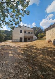 Casa rurale e terreni