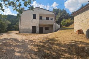 Casa rurale e terreni