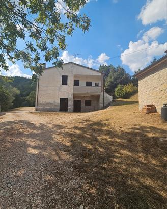 Casa rurale e terreni