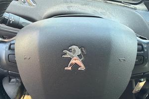 airbag volante pegeut 208