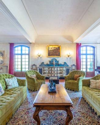 Villa di 620 m² con più di 5 locali e box auto dop