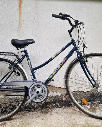 Bici da donna con cestello