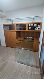 Armadiatura per cameretta con tavolo in vetro