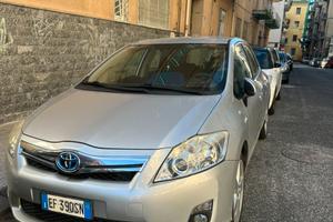 Toyota auris hybrid 1800