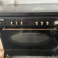 forno spaziossisimo con incorporati 5 fuochi 