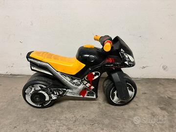 Moto giocattolo