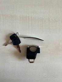 Lucchetto casco per moto