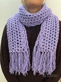 Sciarpa di lana fatta a mano colore lilla