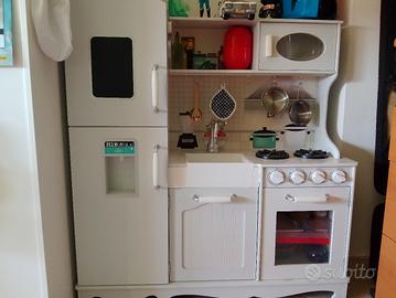 Cucina giocattolo in legno 