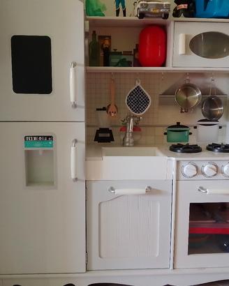 Cucina giocattolo in legno 