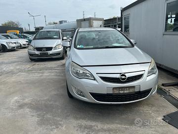 OPEL ASTRA SPORT TOURER 2012 DISPONIBILE PER VENDI