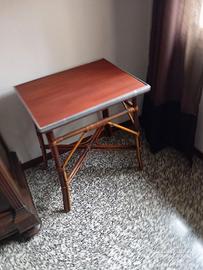 Tavolo in legno antico in perfette condizioni