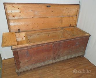 Cassapanca in legno di abete da restaurare